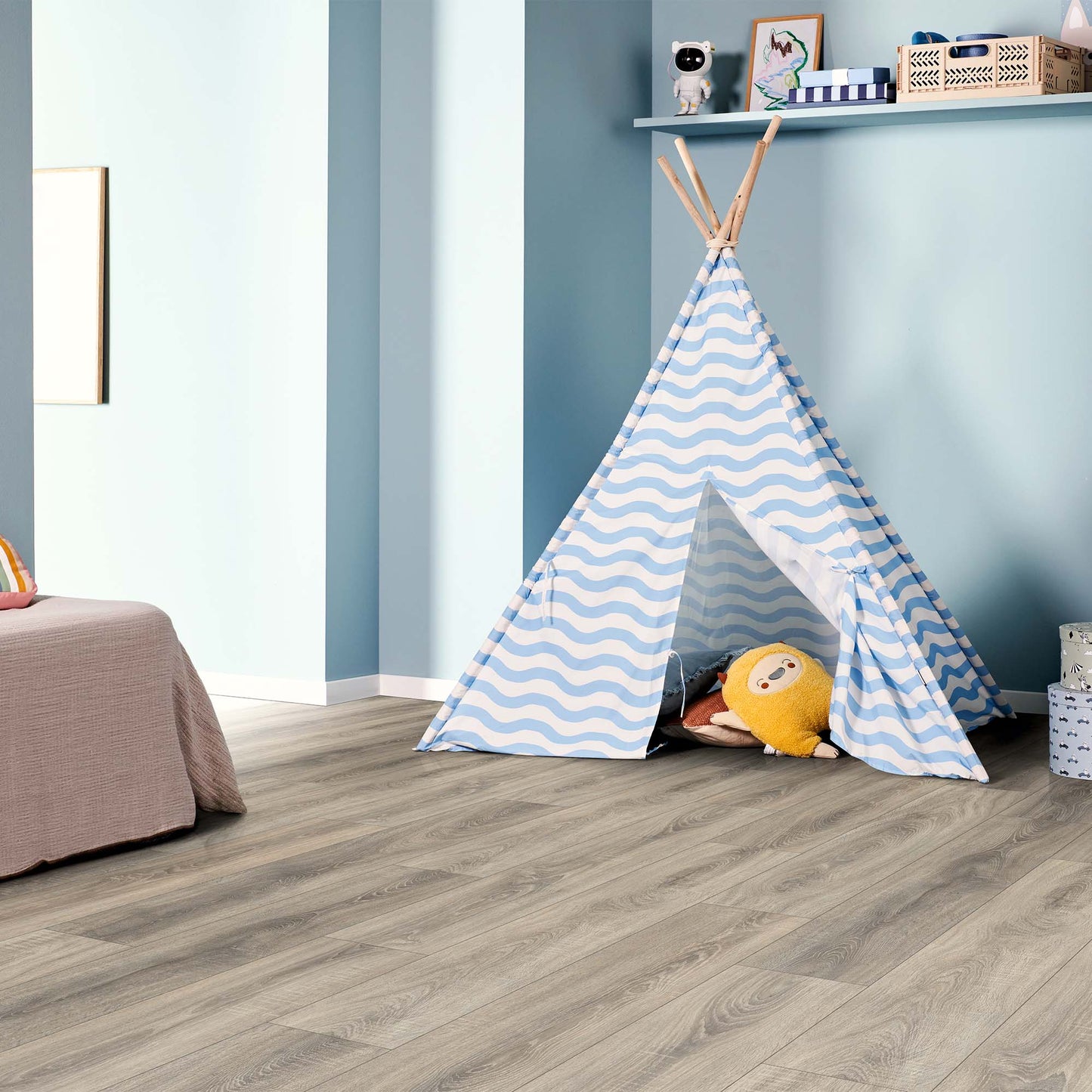 Tranquil Oak Grey - Wood Essence Water Resistant 7mm Laminate Sample