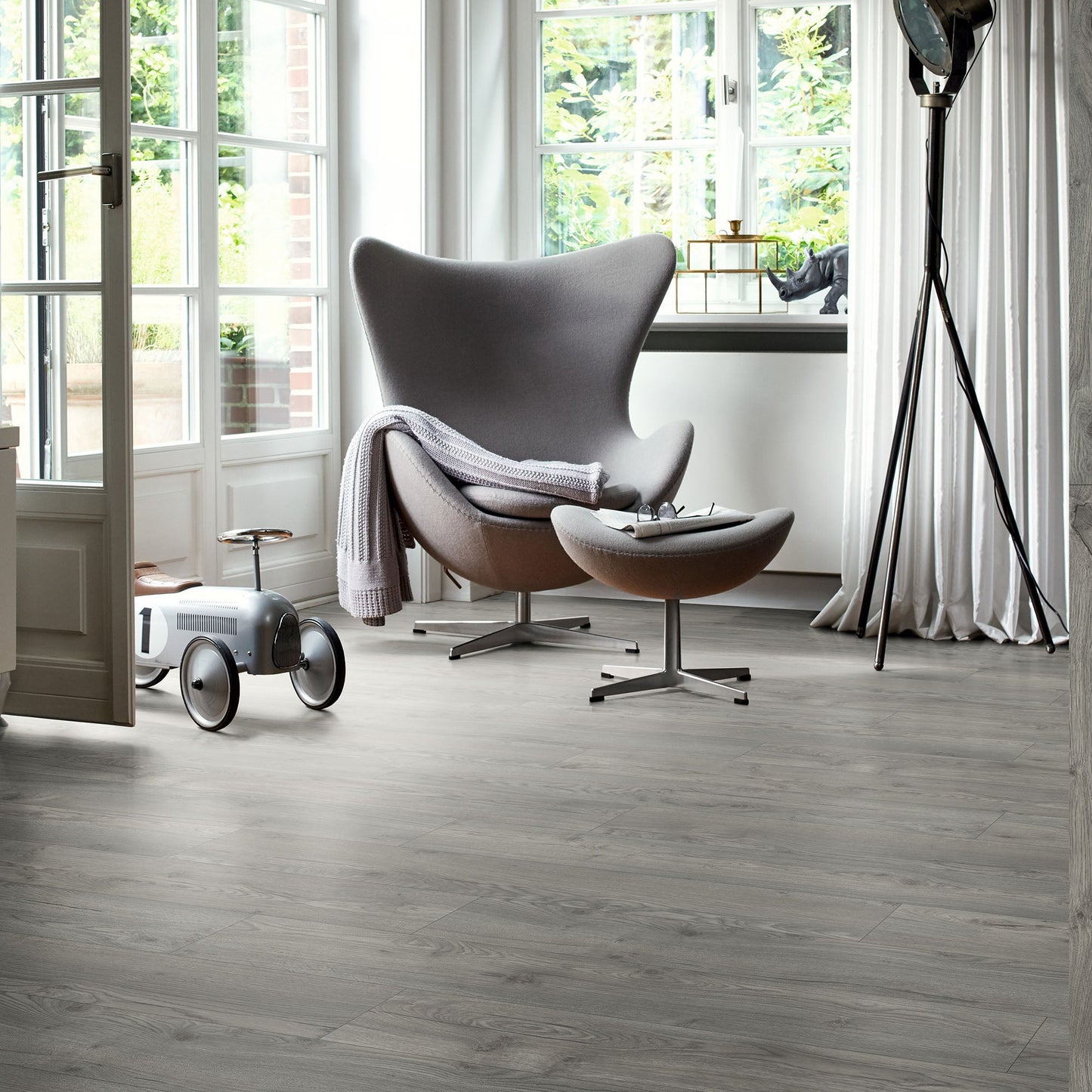 Ashen Oak - Wood Essence Water Resistant 7mm Laminate Sample